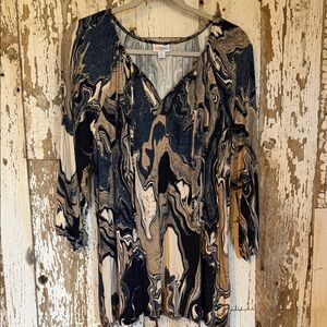 LuLaRoe Women's Top in Black and Tan Swirl